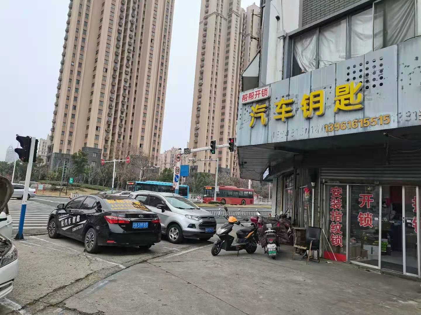 江陰開汽車鎖公司電話號碼是多少？-- 江陰市城區幫幫開鎖店