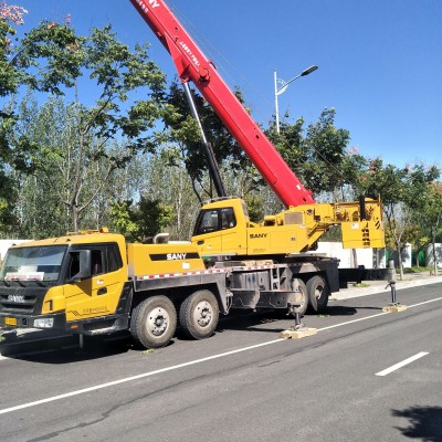 使用室外吊車時(shí)不能忽視的注意事項(xiàng)