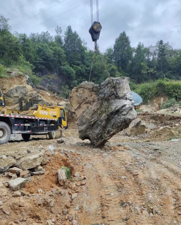 建始吊車租賃公司如何完成屋架吊裝就位？-- 建始志誠吊裝有限公司