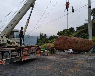 電路維修工程使用高空作業車的好處有哪些？-- 重慶鵬幅機械設備租賃有限公司