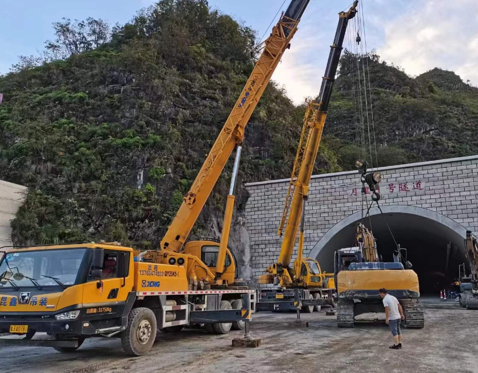 吊車的車燈亮度怎樣滿足夜間作業需求？-- 獨山昆鑫吊裝有限公司