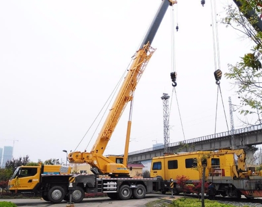 吊車吊裝大型船舶分段時怎樣保證分段的精準對接？-- 醴陵市建輝吊裝設備租賃公司