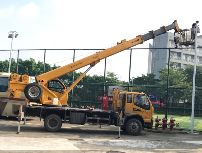 在大型工廠搬遷中，吊車吊裝怎樣實現設備的快速轉移？-- 醴陵市建輝吊裝設備租賃公司