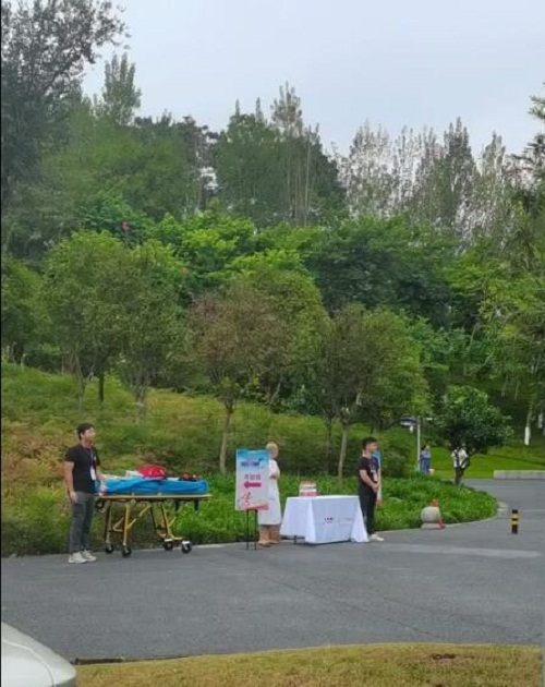 成都戶外救護車出租電話-- 成都四方救護車出租轉運中心