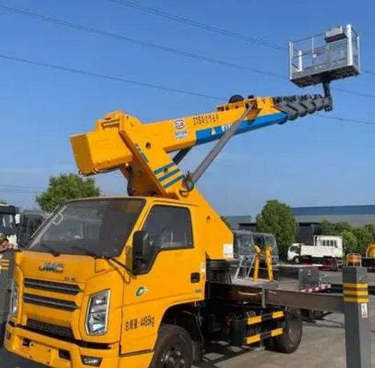 高空作業(yè)車(chē)出租能滿足各種高度需求嗎？-- 大邑縣眾捷吊裝吊車(chē)出租公司