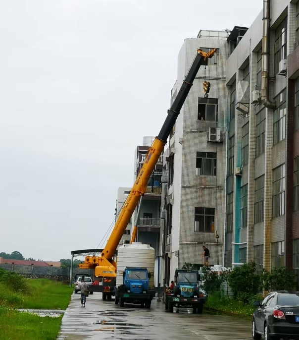 隨車吊吊鉤下落的危險程度，吊鉤有裂痕應如何處理？-- 醴陵市本地吊裝服務有限公司 