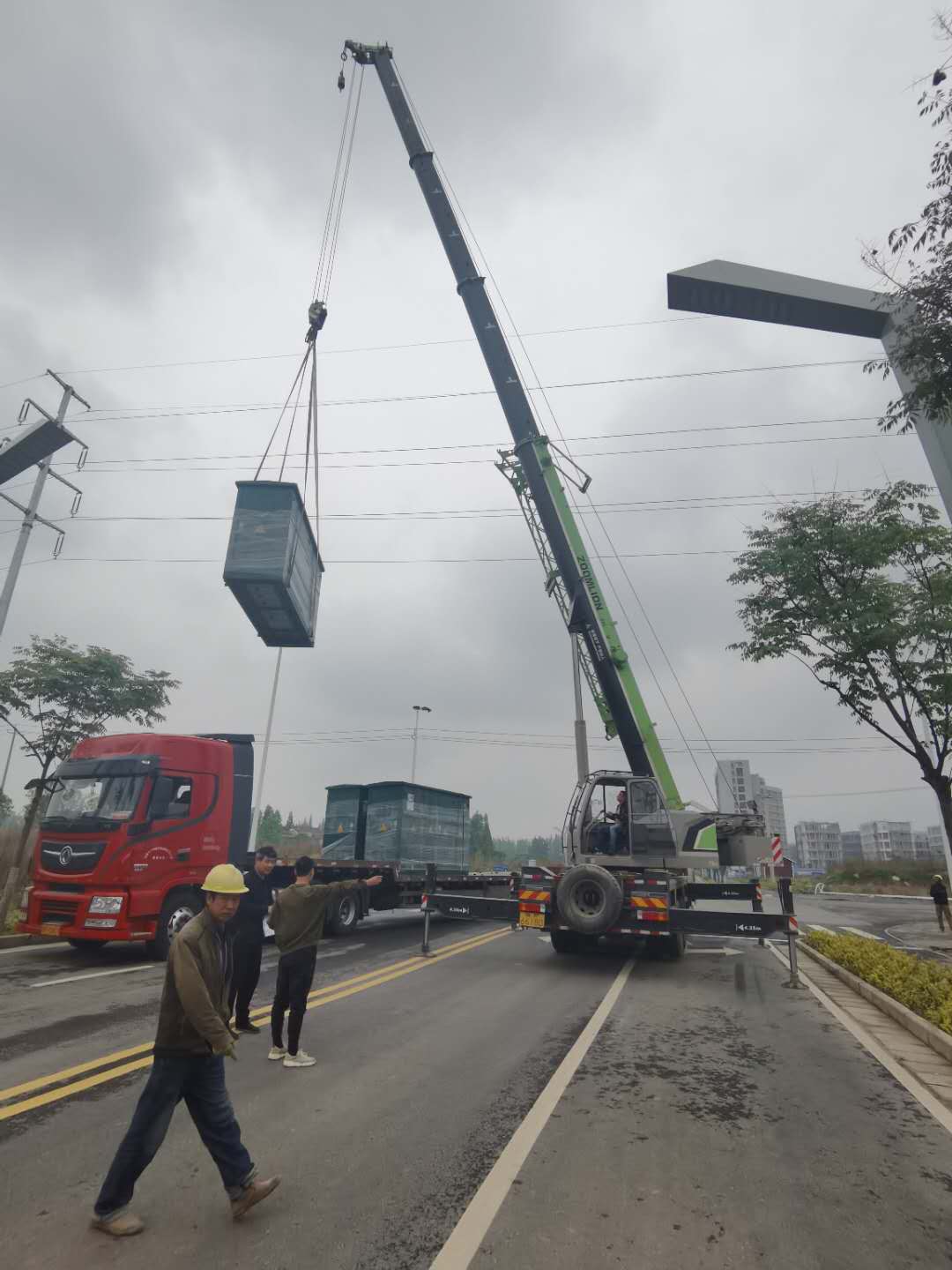 如何選擇靠譜的惠州吊車出租公司？-- 惠州市勝泰大件吊裝運(yùn)輸